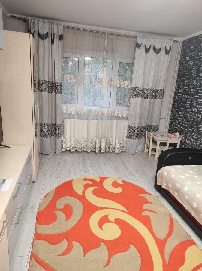 Private Room Near 3 Min Metrou Crangasi, 40 M2 Бухарест Екстер'єр фото